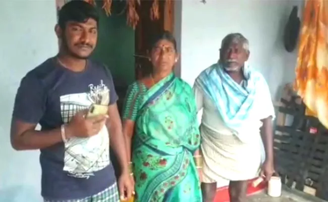 Family Eviction In Nalgonda District - Sakshi