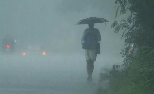 3 Days Of Thunder Storm Rainfall In Rayalaseema And Coastal Andhra - Sakshi