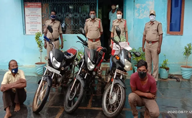 Father And Son Arrest in TVs And Bike Robbery Case Kurnool - Sakshi