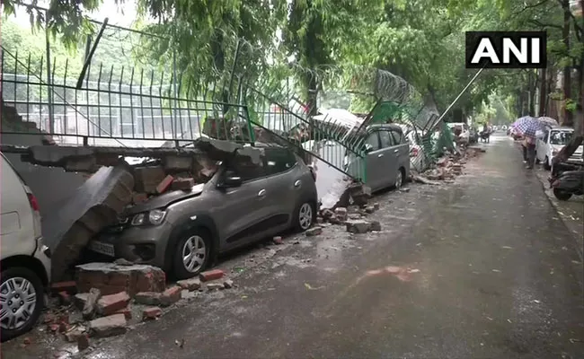 Heavy Rains In Mumbai:Traffic Jams Reported in Several Areas - Sakshi