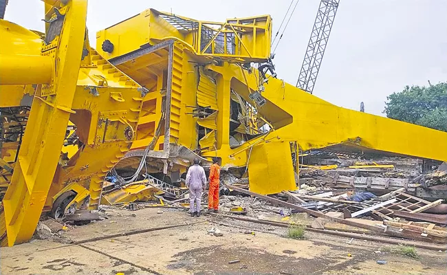 Huge Crane Accident At Visakhapatnam Hindustan Shipyard - Sakshi