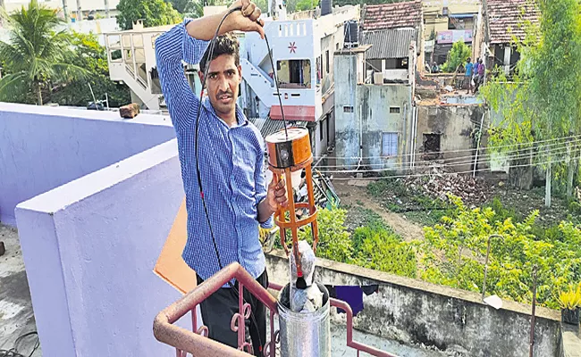 Young engineer Invents machine to Rescue Kids Falling in Borewell - Sakshi