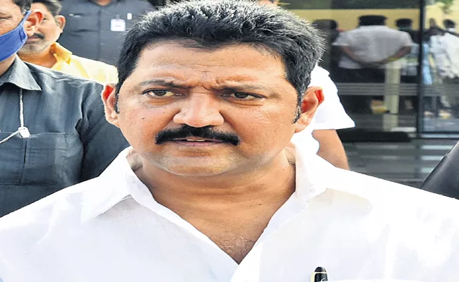 Vallabhaneni Vamsi Fires On Chandrababu - Sakshi