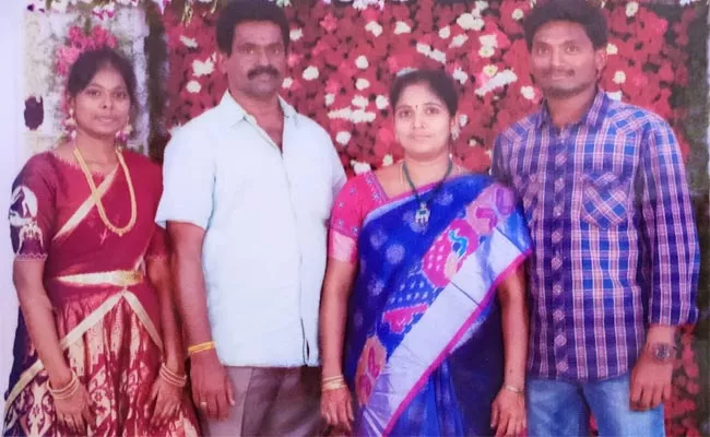 Kovvuru Trajedy Incident Of Family Suicide In Godavari River - Sakshi