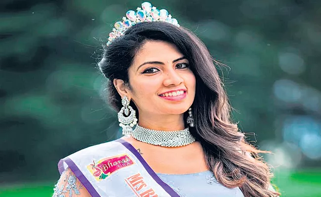 Hyderabad NRI Women Chaitanya Poloju Got Mrs Global Showstopper - Sakshi