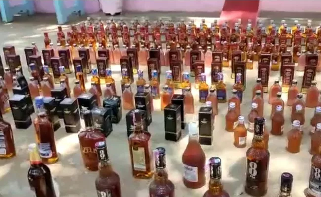 AP Special Enforcement Bureau Caught Large Quantity Of Illegal Liquor - Sakshi