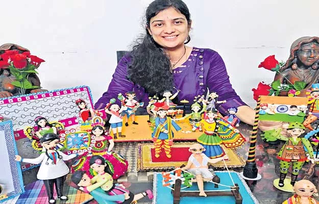 Special Story About Lavanya From Nellore For Making Paper Toys - Sakshi