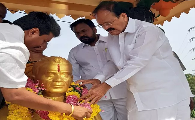 Vice President Venkaiah Naidu Tribute To Tanguturi Prakasam Pantulu - Sakshi