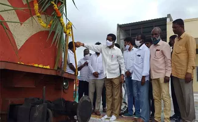 Train Service Between Maktal and Hyderabad Has been Started - Sakshi