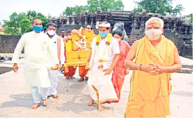 Vinayaka Chavithi Celebrations In Warangal - Sakshi