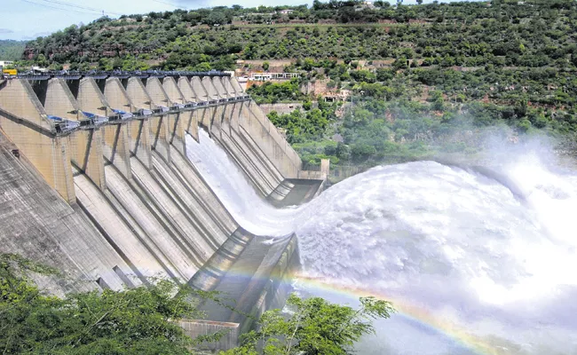 Flood flow in Krishna and Godavari rivers is gradually declining - Sakshi