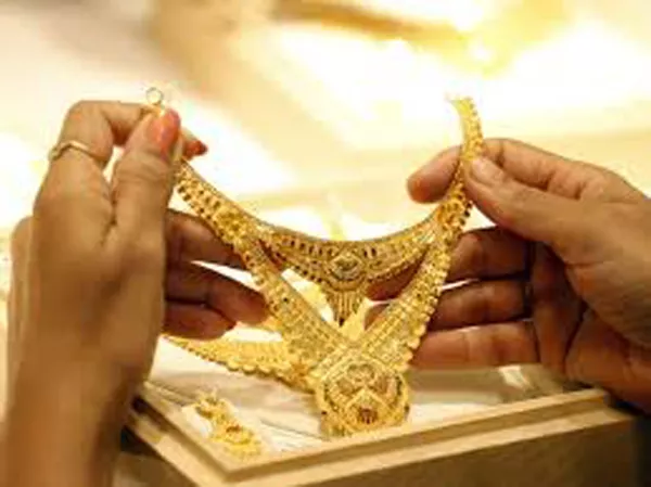 Gold Prices Were Mostly Flat On Wednesday - Sakshi