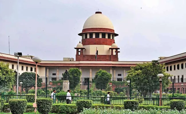 Supreme Court Orders To AP High Court To Fast Probe Into Andhra Pradesh Three Capital Issue - Sakshi