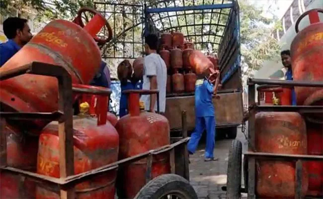 Officials Will Implementing New Process In Gas Cylinder Supply In Karimnagar - Sakshi