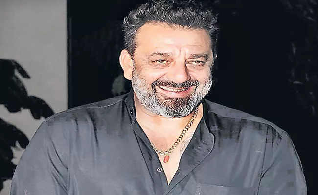 Sanjay Dutt all set to begin his lung cancer treatment at New York - Sakshi