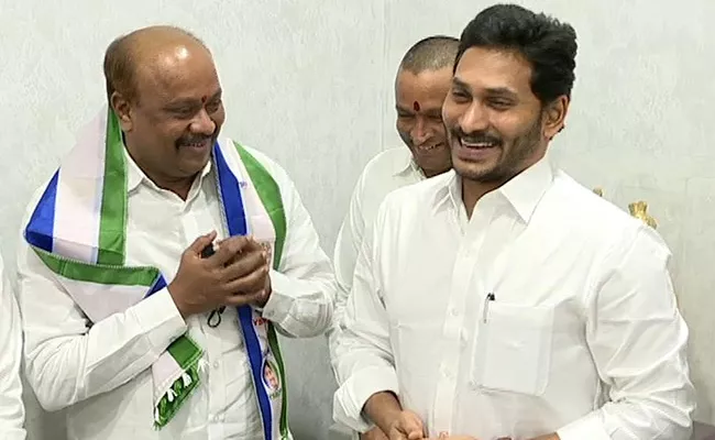 TDP Ex MLA Panchakarla Ramesh Babu Joined In YSR Congress Party - Sakshi