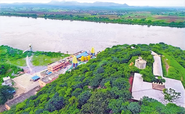 CM YS Jaganmohan Reddy Launches YSR Vedadri Lift Irrigation Scheme Works - Sakshi