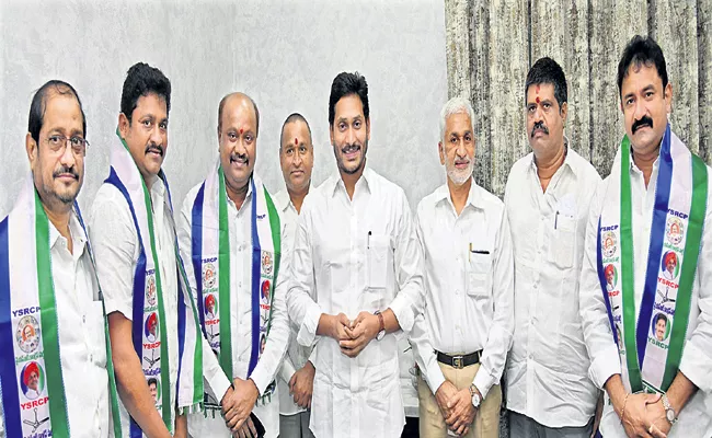 TDP Ex MLA Panchakarla Ramesh Babu Joined In YSRCP - Sakshi