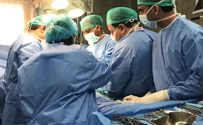 Chennai Doctors Perform First Lung Transplant on Covid 19 Patient Asia - Sakshi