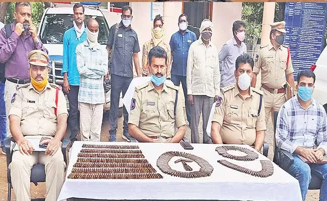 Three Maoist Militants Arrested At Mahabubabad - Sakshi