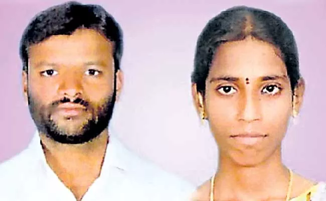 Young Farmer Couple Died With Current Shock At Wargal Siddipet District - Sakshi