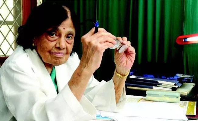 Indias First FemaleCardiologist Dr Pamavathi Dies Due To COVID-19 - Sakshi