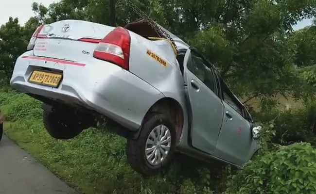 Road Accident Krishna District Two People Deceased - Sakshi