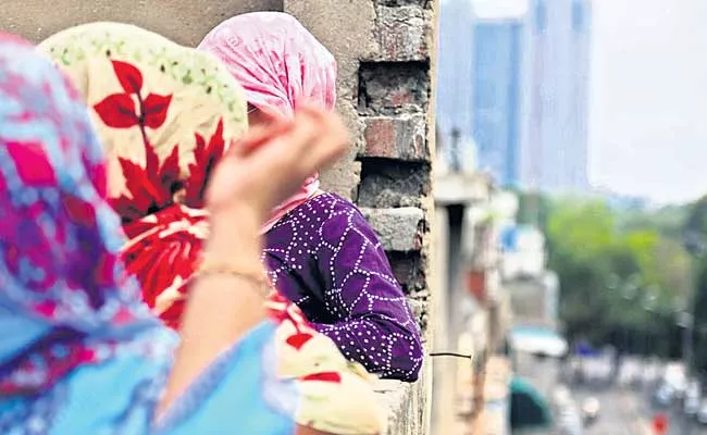 Gautam Gambhir Helping Sex Workers At Delhi - Sakshi