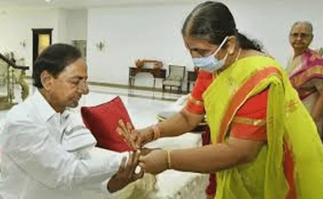 Rakhi celebrations in pragathi bhavan kcr participated - Sakshi