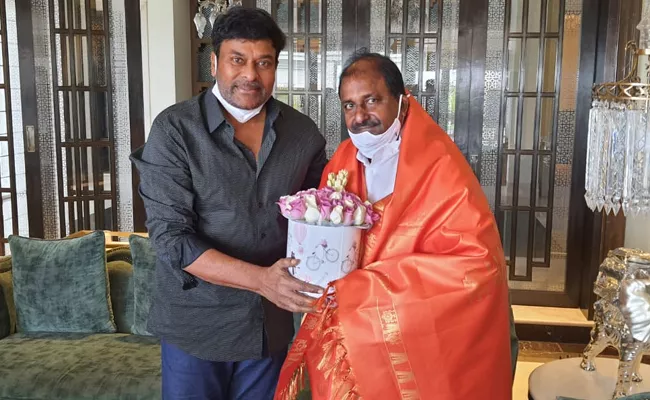 AP BJP Chief Somu Veerraju Meet Chiranjeevi - Sakshi