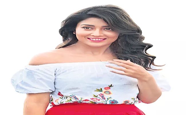 Shriya reveals the books have kept her busy during the lockdown - Sakshi