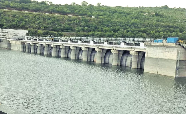 Krishna river flood Into Srisailam project - Sakshi