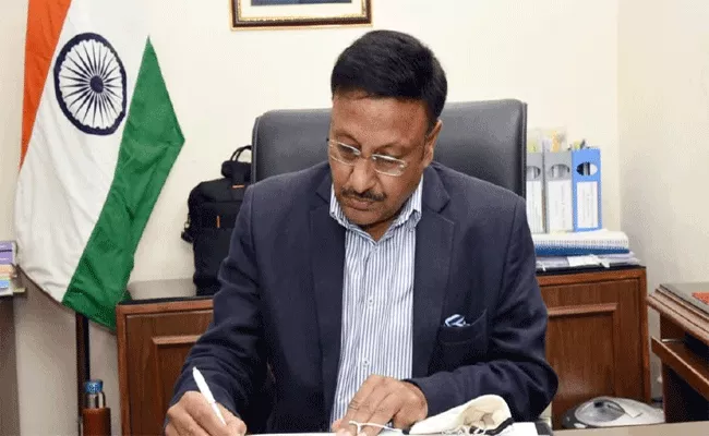 Former Finance Secretary Rajiv Kumar Takes Charge As Central Election Commissioner - Sakshi