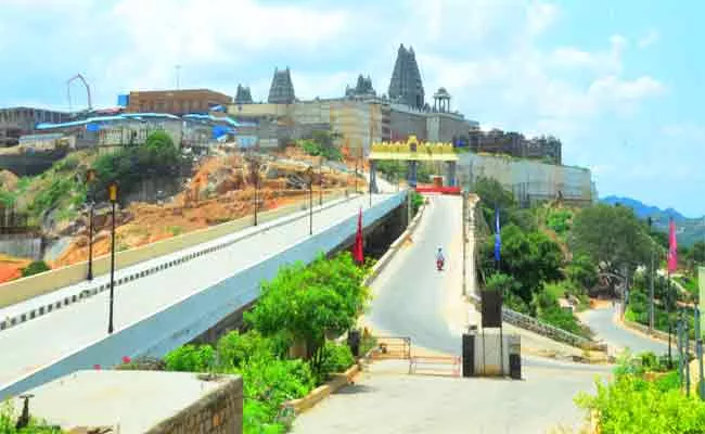 Yadadri Temple Lockdown Due To Coronavirus - Sakshi