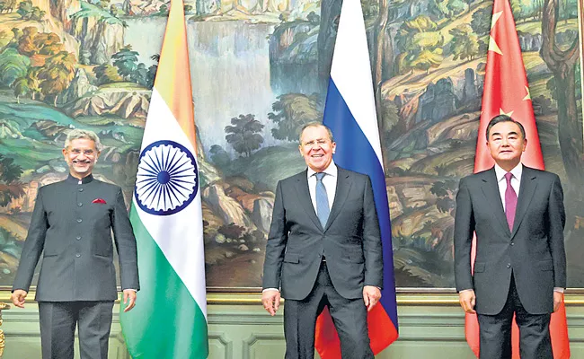 External Affairs Minister S Jaishankar and Chinese Foreign Minister Wang Yi meeting in Moscow  - Sakshi