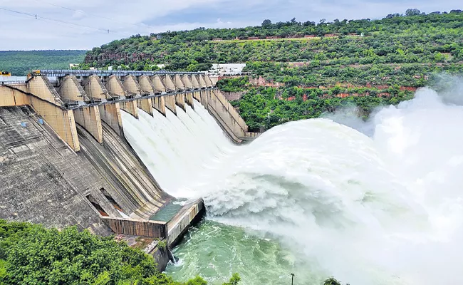 Flood flow into the Srisailam project has increased tremendously - Sakshi