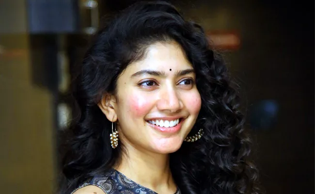 Sai Pallavi to sister role in the Telugu remake of Vedalam - Sakshi