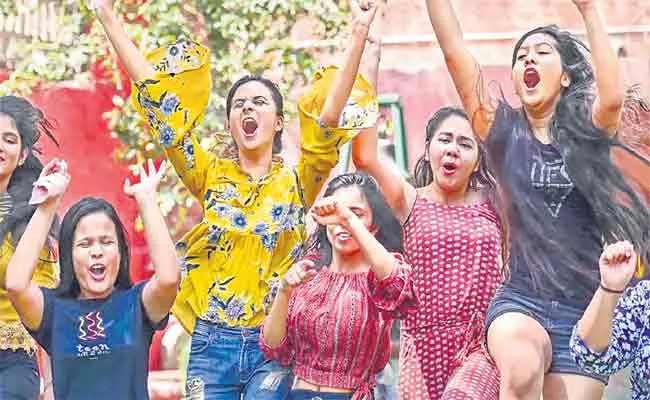 Women Bags Top Three Ranks In UPSC Results - Sakshi