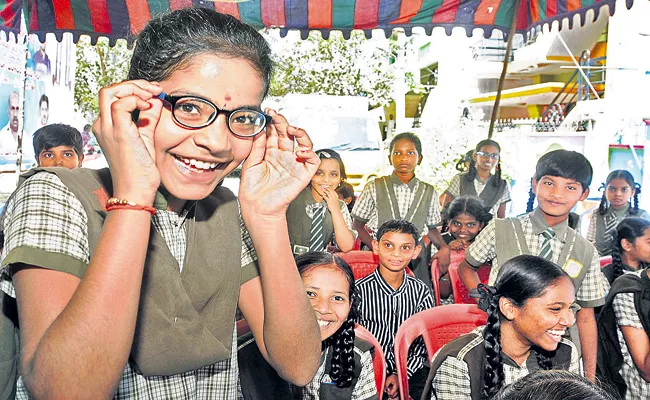 AP Govt Authorities are preparing to send the eye glasses to children home - Sakshi