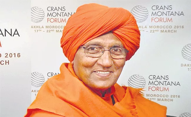 Shashi Tharoor Articel On Swami Agnivesh - Sakshi