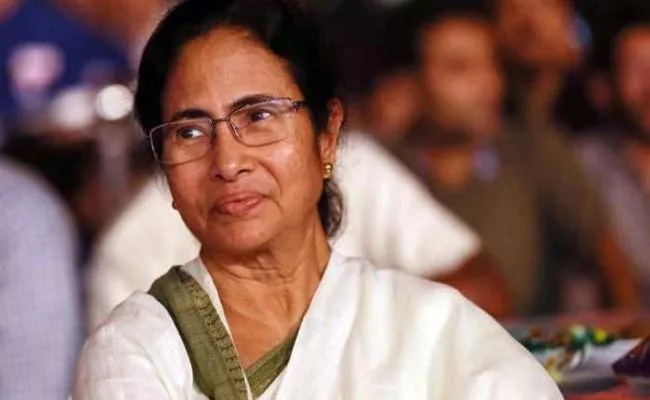 Mamata Banerjee Announces Free Housing For Brahmin Priests - Sakshi