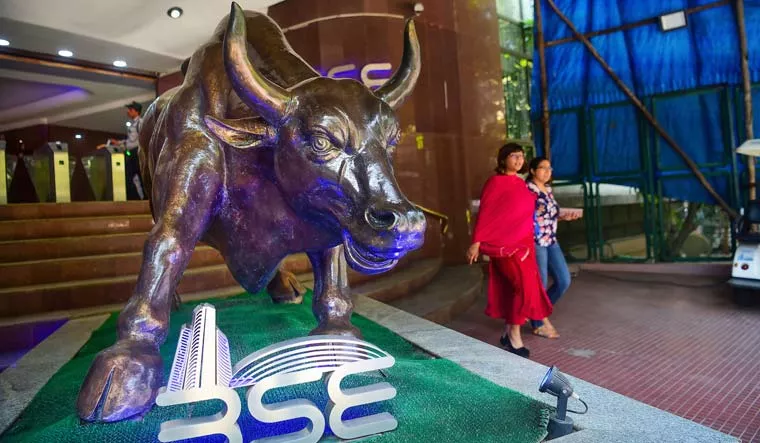 Sensex @39,000- Private Banks lifts market - Sakshi