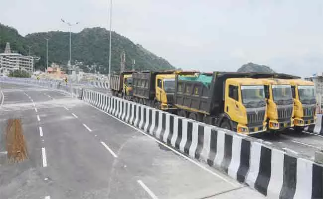 Last Fitness Tests On Kanakadurga Flyover In Vijayawada - Sakshi