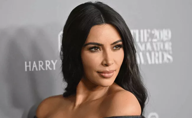 Kim Kardashian And Other Stars Won't Post On Facebook For 24 Hours - Sakshi