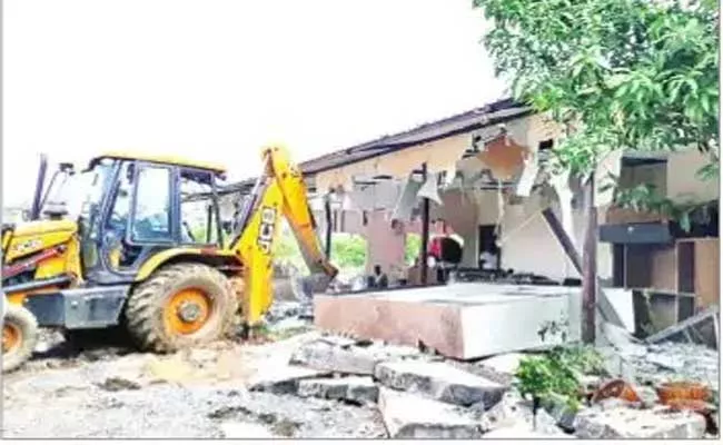 MLA Aruri Ramesh Camp Office Demolition In warangal - Sakshi