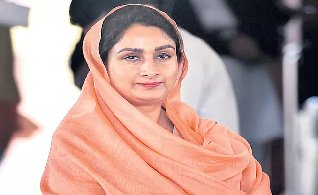 Union minister Harsimrat Badal resigns over Centre new farm bills - Sakshi