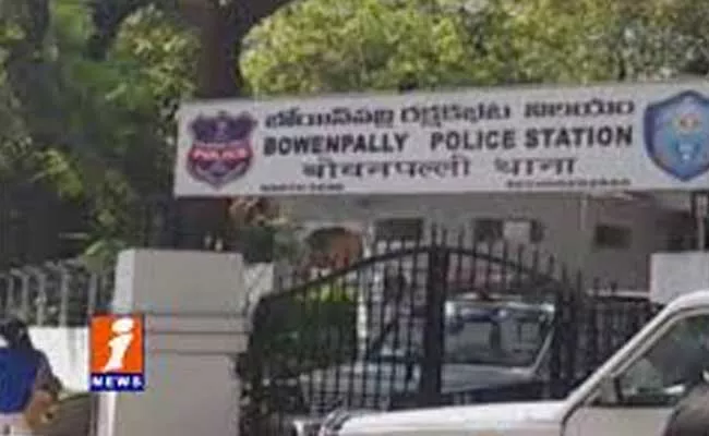 Bowenpally Police Filed Case On Parents For Crossing Limits Of Coronavirus - Sakshi