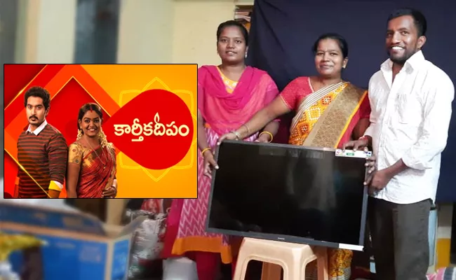 Kartheeka Deepam Fame Premi Viswanath 32 Inches TV Gift To Suryapet Person - Sakshi