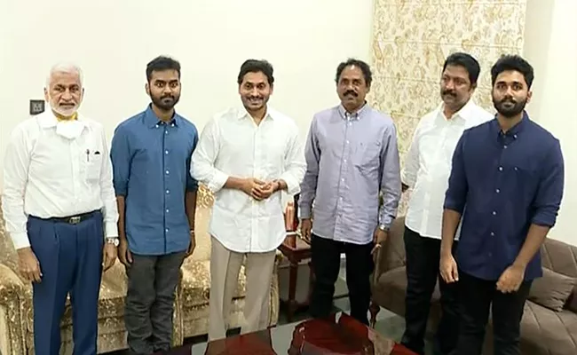 YSRCP MlAs Meets CM YS Jagan Mohan Reddy At Tadepalli - Sakshi