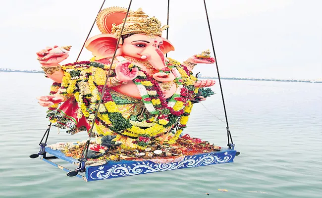 Lord Ganesha Idols Immersed In Hyderabad - Sakshi